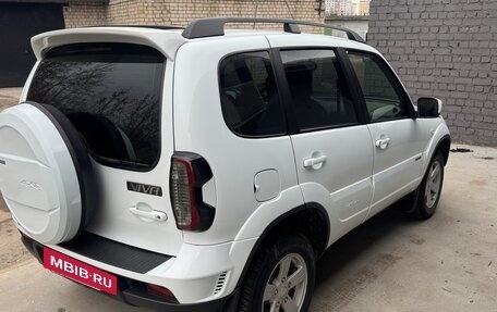 Chevrolet Niva I рестайлинг, 2015 год, 880 000 рублей, 4 фотография