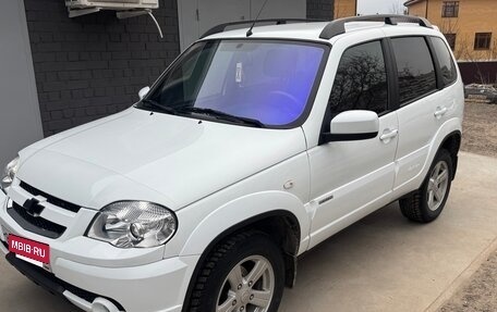 Chevrolet Niva I рестайлинг, 2015 год, 880 000 рублей, 2 фотография