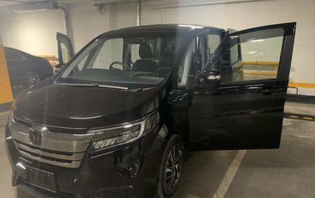 Honda Stepwgn IV, 2020 год, 3 140 000 рублей, 2 фотография