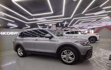 Volkswagen Tiguan II, 2021 год, 4 800 000 рублей, 4 фотография