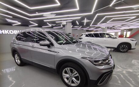 Volkswagen Tiguan II, 2021 год, 4 800 000 рублей, 2 фотография