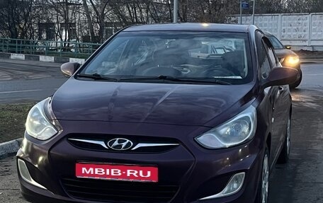 Hyundai Solaris II рестайлинг, 2012 год, 800 000 рублей, 1 фотография