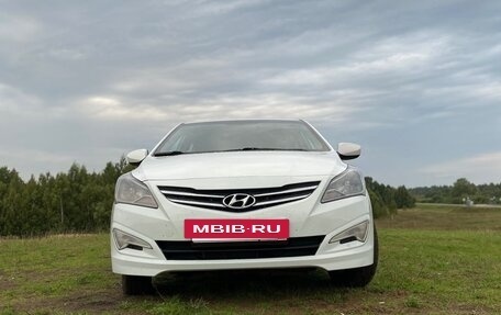 Hyundai Solaris II рестайлинг, 2015 год, 850 000 рублей, 4 фотография