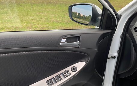 Hyundai Solaris II рестайлинг, 2015 год, 850 000 рублей, 12 фотография