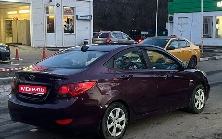 Hyundai Solaris II рестайлинг, 2012 год, 800 000 рублей, 3 фотография