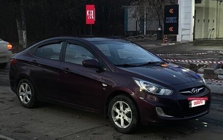 Hyundai Solaris II рестайлинг, 2012 год, 800 000 рублей, 2 фотография