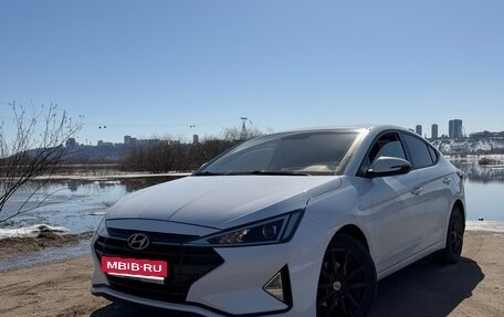 Hyundai Elantra VI рестайлинг, 2019 год, 1 610 000 рублей, 6 фотография