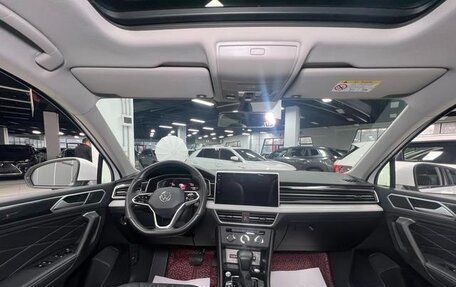 Volkswagen Tiguan II, 2022 год, 2 780 000 рублей, 11 фотография