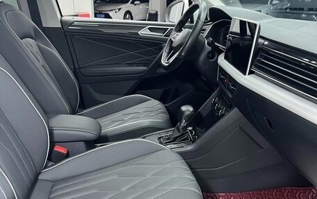 Volkswagen Tiguan II, 2022 год, 2 780 000 рублей, 10 фотография