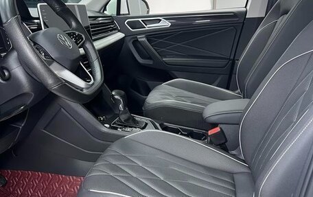 Volkswagen Tiguan II, 2022 год, 2 780 000 рублей, 7 фотография