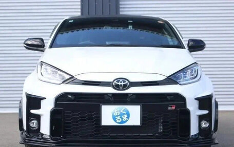 Toyota Yaris, 2022 год, 1 398 027 рублей, 2 фотография