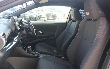 Toyota Yaris, 2022 год, 1 398 027 рублей, 9 фотография