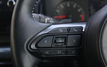 Toyota Yaris, 2022 год, 1 398 027 рублей, 16 фотография