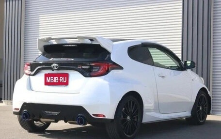 Toyota Yaris, 2022 год, 1 398 027 рублей, 7 фотография