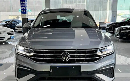 Volkswagen Tiguan II, 2023 год, 2 800 111 рублей, 2 фотография