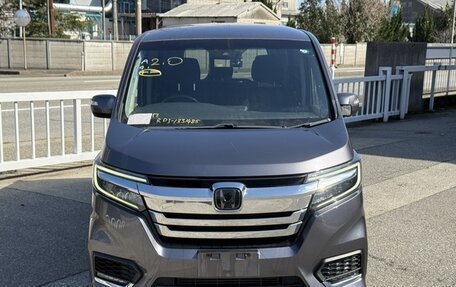 Honda Stepwgn IV, 2022 год, 1 850 000 рублей, 2 фотография