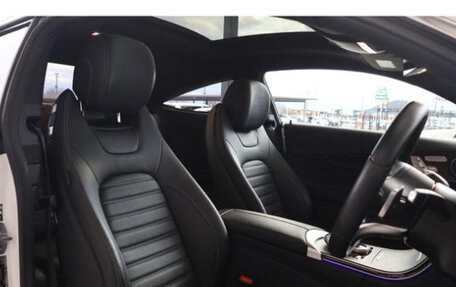 Mercedes-Benz C-Класс, 2019 год, 2 300 000 рублей, 17 фотография