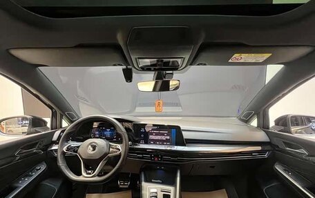 Volkswagen Golf VIII, 2023 год, 1 650 000 рублей, 10 фотография