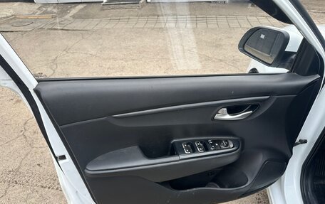 KIA Rio IV, 2019 год, 900 000 рублей, 17 фотография