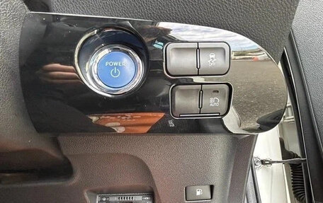 Toyota Prius IV XW50, 2022 год, 1 384 027 рублей, 7 фотография