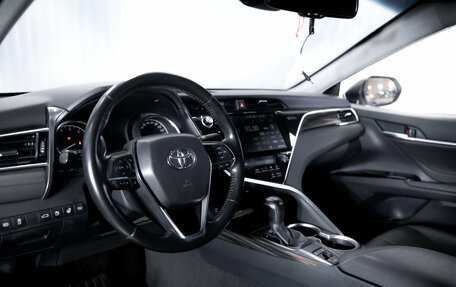 Toyota Camry, 2018 год, 2 349 000 рублей, 15 фотография