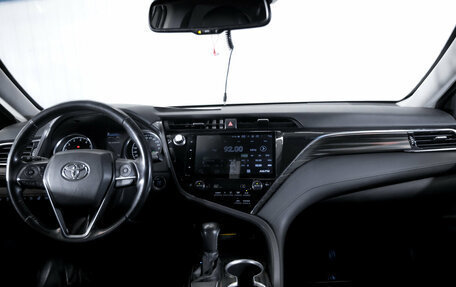 Toyota Camry, 2018 год, 2 349 000 рублей, 16 фотография