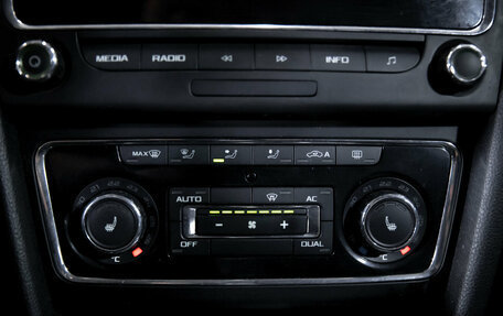 Skoda Superb III рестайлинг, 2012 год, 1 099 000 рублей, 17 фотография