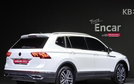 Volkswagen Tiguan, 2023 год, 2 850 000 рублей, 2 фотография