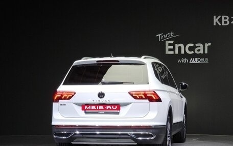 Volkswagen Tiguan, 2023 год, 2 850 000 рублей, 4 фотография