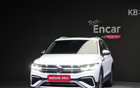 Volkswagen Tiguan, 2023 год, 2 850 000 рублей, 3 фотография