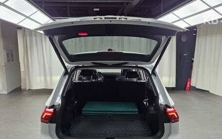 Volkswagen Tiguan, 2023 год, 2 850 000 рублей, 19 фотография