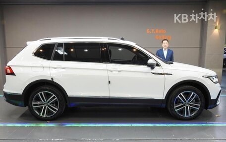 Volkswagen Tiguan, 2023 год, 2 650 000 рублей, 3 фотография