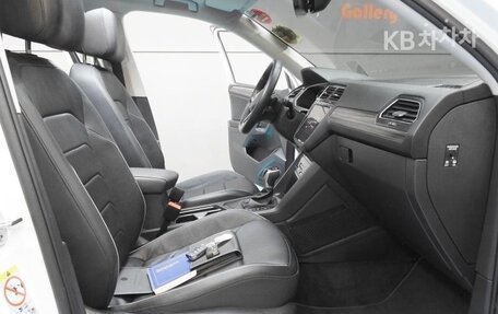 Volkswagen Tiguan, 2023 год, 2 650 000 рублей, 10 фотография