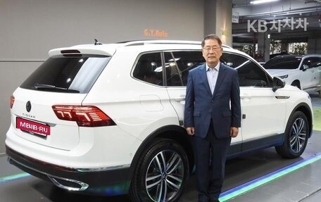 Volkswagen Tiguan, 2023 год, 2 650 000 рублей, 4 фотография