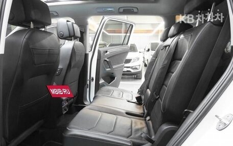 Volkswagen Tiguan, 2023 год, 2 650 000 рублей, 9 фотография