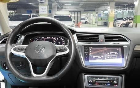 Volkswagen Tiguan, 2023 год, 2 650 000 рублей, 12 фотография