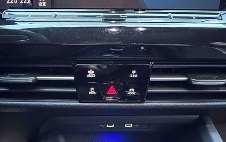 Volkswagen Golf VIII, 2023 год, 1 920 000 рублей, 12 фотография