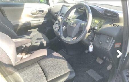 Toyota Wish II, 2012 год, 1 080 000 рублей, 6 фотография