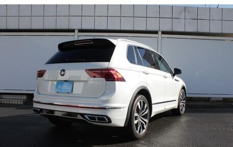 Volkswagen Tiguan II, 2022 год, 2 400 000 рублей, 2 фотография