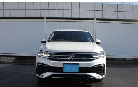 Volkswagen Tiguan II, 2022 год, 2 400 000 рублей, 5 фотография