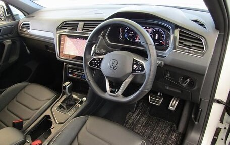 Volkswagen Tiguan II, 2022 год, 2 400 000 рублей, 9 фотография