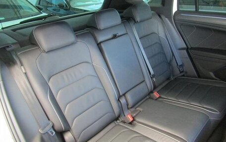 Volkswagen Tiguan II, 2022 год, 2 400 000 рублей, 10 фотография