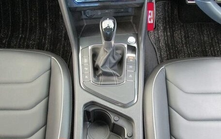 Volkswagen Tiguan II, 2022 год, 2 400 000 рублей, 13 фотография