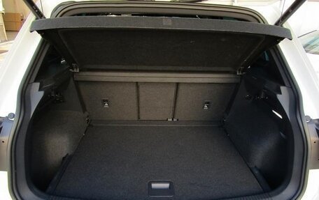 Volkswagen Tiguan II, 2022 год, 2 400 000 рублей, 33 фотография