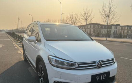 Volkswagen Touran III, 2021 год, 1 950 000 рублей, 2 фотография