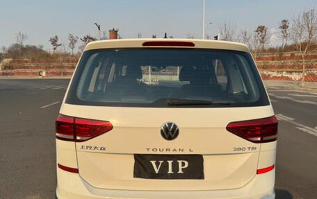 Volkswagen Touran III, 2021 год, 1 950 000 рублей, 4 фотография