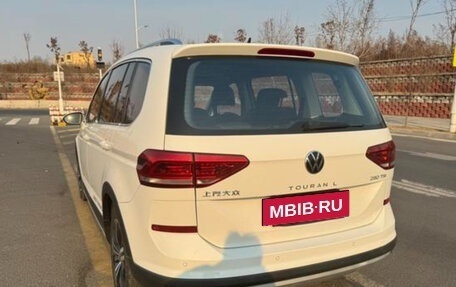 Volkswagen Touran III, 2021 год, 1 950 000 рублей, 5 фотография