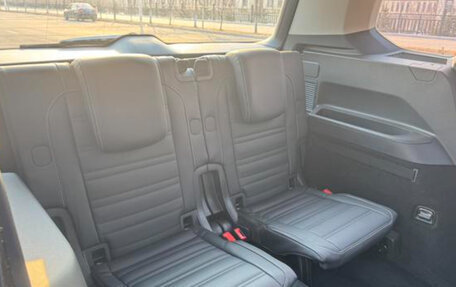 Volkswagen Touran III, 2021 год, 1 950 000 рублей, 12 фотография