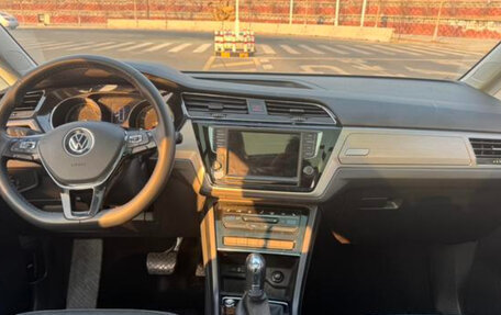 Volkswagen Touran III, 2021 год, 1 950 000 рублей, 14 фотография