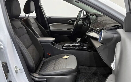 Chevrolet Trax, 2023 год, 1 850 000 рублей, 7 фотография